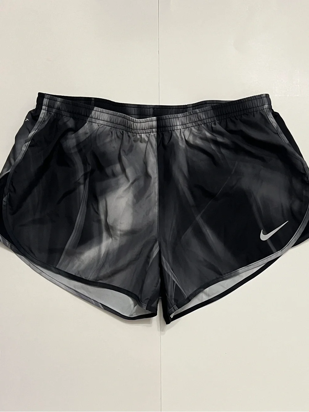 Women's Nike Dri-FIT Tempo Running Shorts In Black & Smoke Gray Print Size Sz L